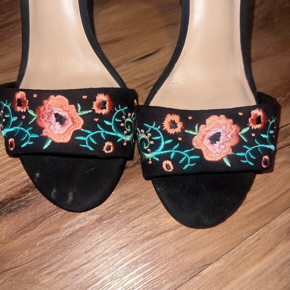 ALDO Floral Embroidered Heels Black Size 7 Ankle Strap Stiletto - Picture 3 of 12